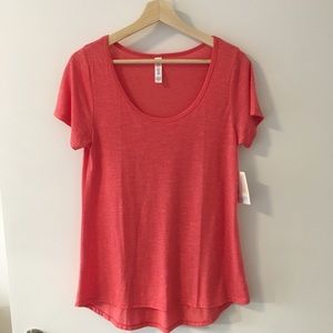 🦄LuLaRoe Classic🦄 NWT gorgeous red classic T! XS